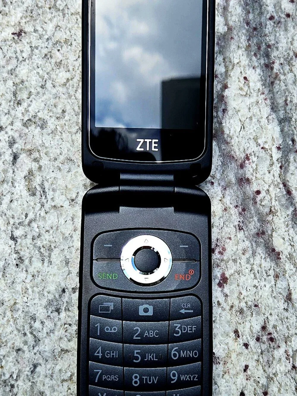 Verizon ZTE Flip Phone – Mint Condition